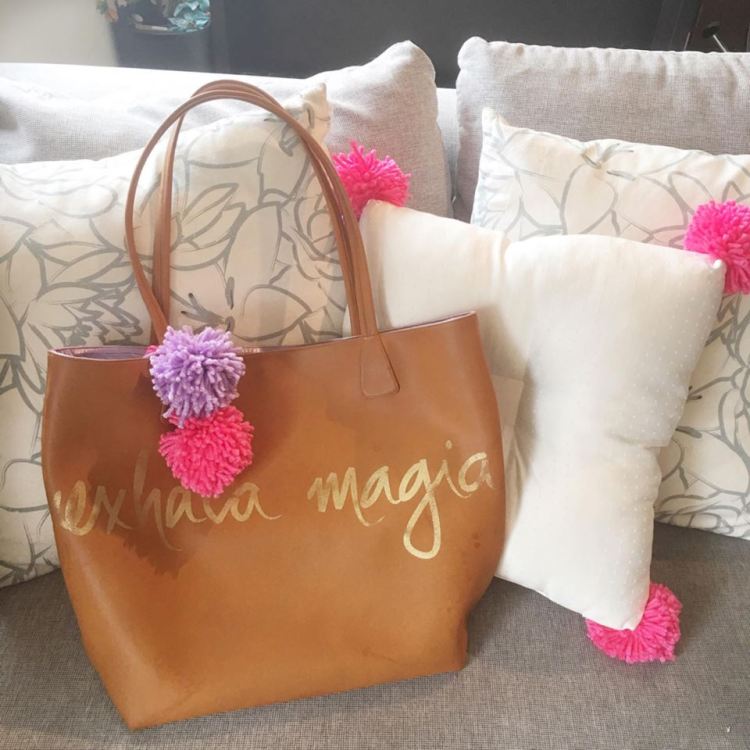 DIY_POMPOM_CHARM_BOLSO