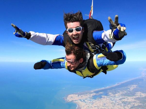 salto-paracaidas-tandem-vendee-81574-6_w600